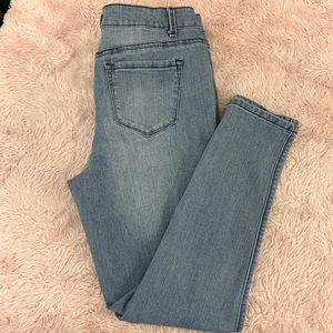 Astor Skinny Jeans